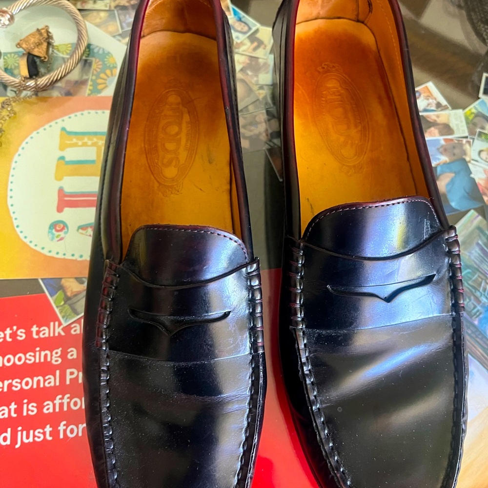 Tod's Sleek Black Leather Loafers